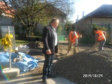 Budovanie chodníka od COOP Jednota, 24.10.2014 Budovanie chodníka od COOP Jednota, 24.10.2014