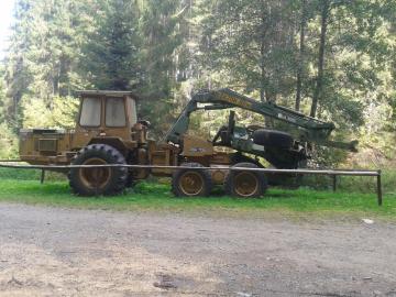 Lesný traktor Lesný traktor